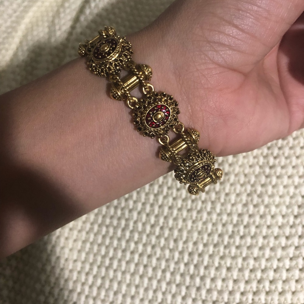 Vintage Joan Rivers Victorian Flower Link